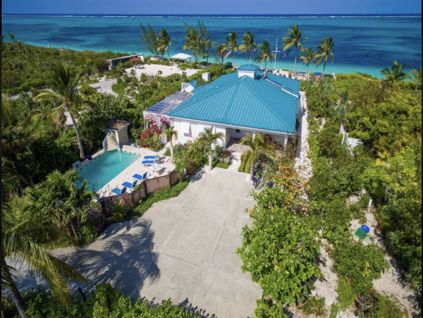 Turtle Cove Area villa with hot tub and private freshwater pool